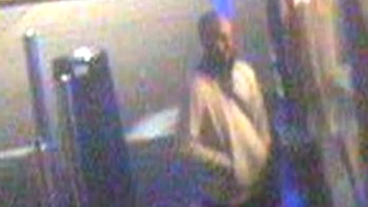 Imagini cu un bărbat căutat după uciderea unei românce, la Londra, difuzate de poliţia britanică