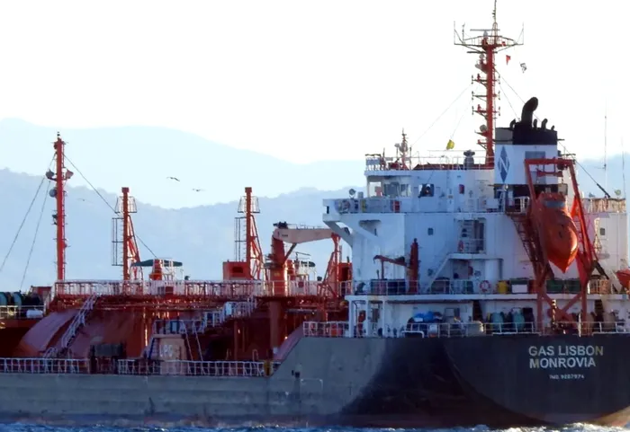 NEWS ALERT Surse: Suspiciuni că petrolierul „Gas Lisbon” a fost lovit cu o dronă marină