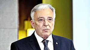 Isărescu răspunde atacurilor lui Vâlcov: Domnul consilier Vâlcov nu poate vorbi în numele BNR. Nici nu ştiu în numele cui vorbeşte/ Acest tip de propagandă de două parale, cred că nu mai merge