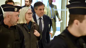 Fostul premier francez Francois Fillon şi soţia sa, condamnaţi în cazul unor angajări fictive