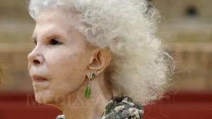 Dragoste la 85 de ani: Ducesa de Alba a renunţat la avere pentru căsătoria cu un bărbat cu 25 de ani mai tânăr