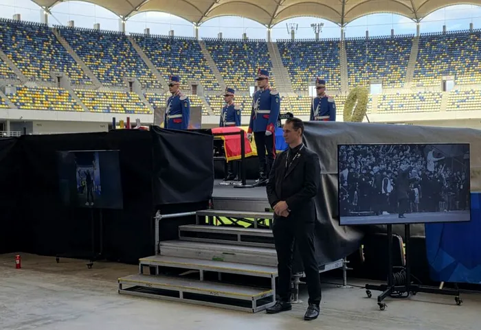 VIDEO LIVE TEXT: Sicriul cu trupul lui Mircea Lucescu a ajuns la Arena Națională. Gică Hagi, Ionuț Lupescu, ambasadorul Turciei, la catafalc