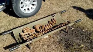 Căutători de vestigii de război au descoperit patru bombe şi 30 de proiectile vechi, în Vrancea 