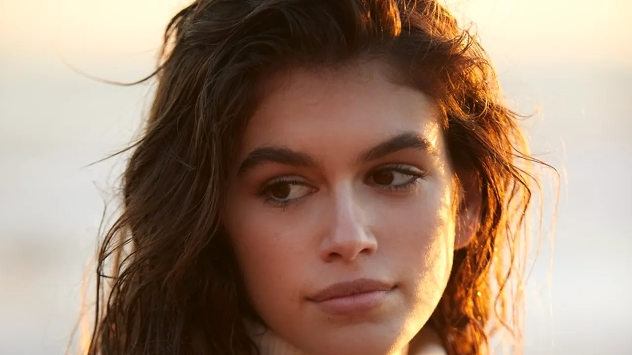 Fotografiile cu fiica în vârstă de 16 ani a supermodelului Cindy Crawford care au stârnit controverse. 