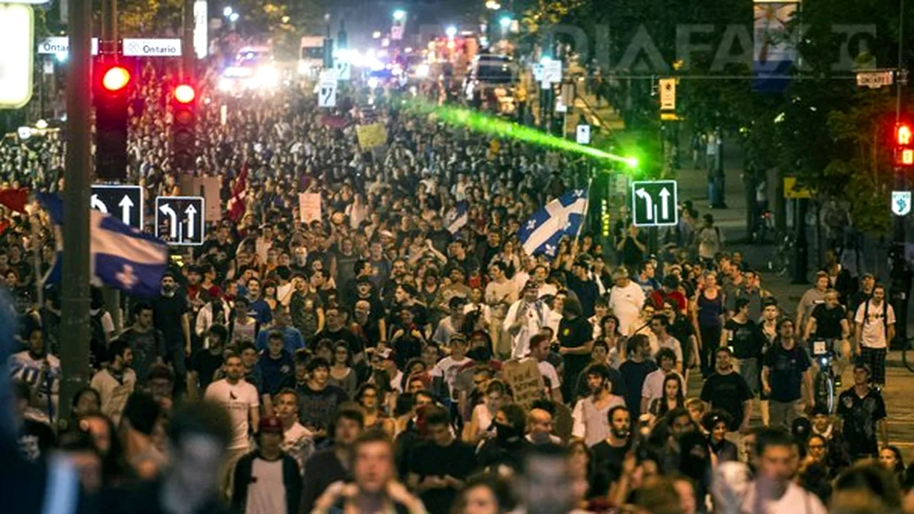 Sute de tineri deghizaţi în piraţi şi ninja au manifestat la Montreal