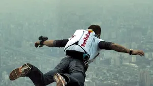 SALTUL ISTORIC al lui Felix Baumgartner: Ce a văzut paraşutistul austriac în timpul coborârii - VIDEO NOU