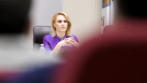 Firea, anunţ despre situaţia traficului din Capitală: Cinci linii de tramvai afectate de vremea rea. Trei semafoare, avariate