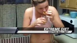 Dieta cu vată: Cea mai recentă tendinţă în rândul tinerilor provoacă îngrijorare în Statele Unite - VIDEO