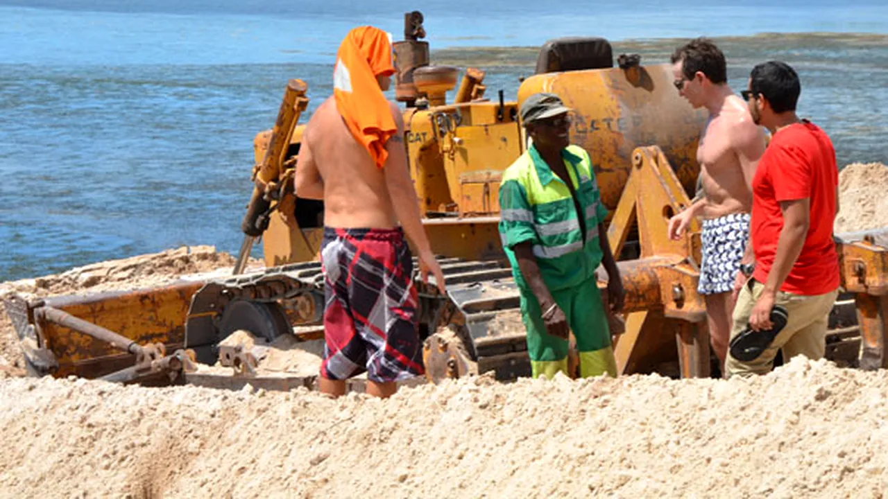 Mazăre s-a întâlnit în Madagascar cu un vraci care a sfinţit locul unde va construi bungalow-uri