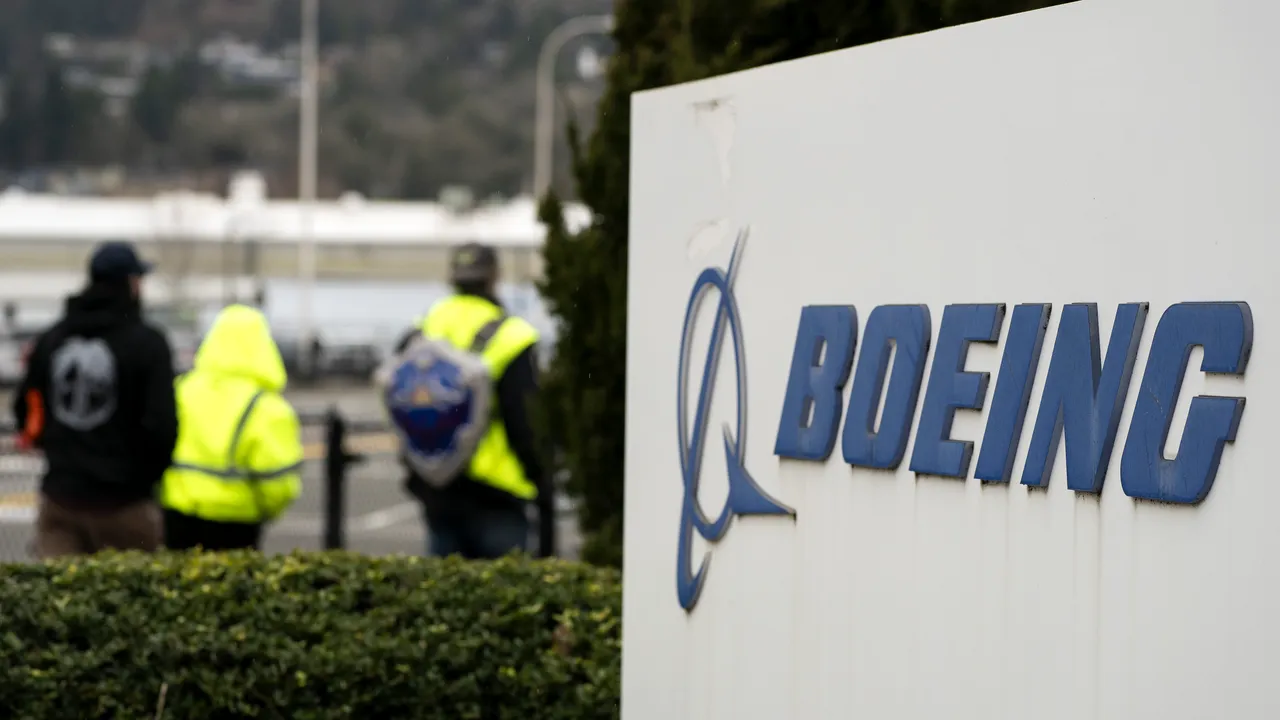 Angajaţii Boeing, din SUA, intră în grevă de vineri