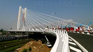 Pasajul Basarab a fost deschis pentru pietoni. Mâine de la ora 6.00 se dă liber traficului auto - GALERIE FOTO