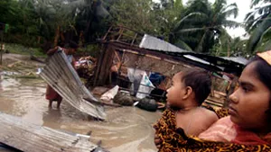 Bangladesh: Bilanţul definitiv al ciclonului Sidr depăşeşte 4.000 de morţi