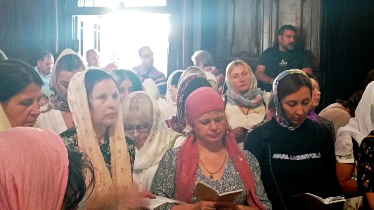 PREZENTUL FĂRĂ PERDEA Marius Oprea / Ruşii sînt turcii de azi: ucrainence se roagă la Sfîntul Spiridon din Corfu, în vreme ce în ţinuturile lui Şoigu-paşa ienicerii sînt momiţi la oaste cu cîte o oaie