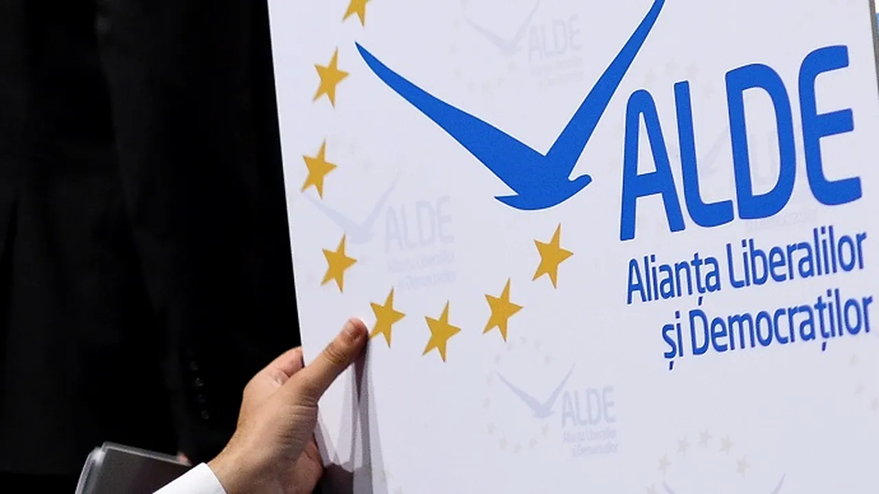 Conducerea ALDE cere excluderea şi revocarea din funcţia de consilier a lui Romeo Rasdan, după imaginile în care acesta agresează un tânăr: Gestul este impardonabil