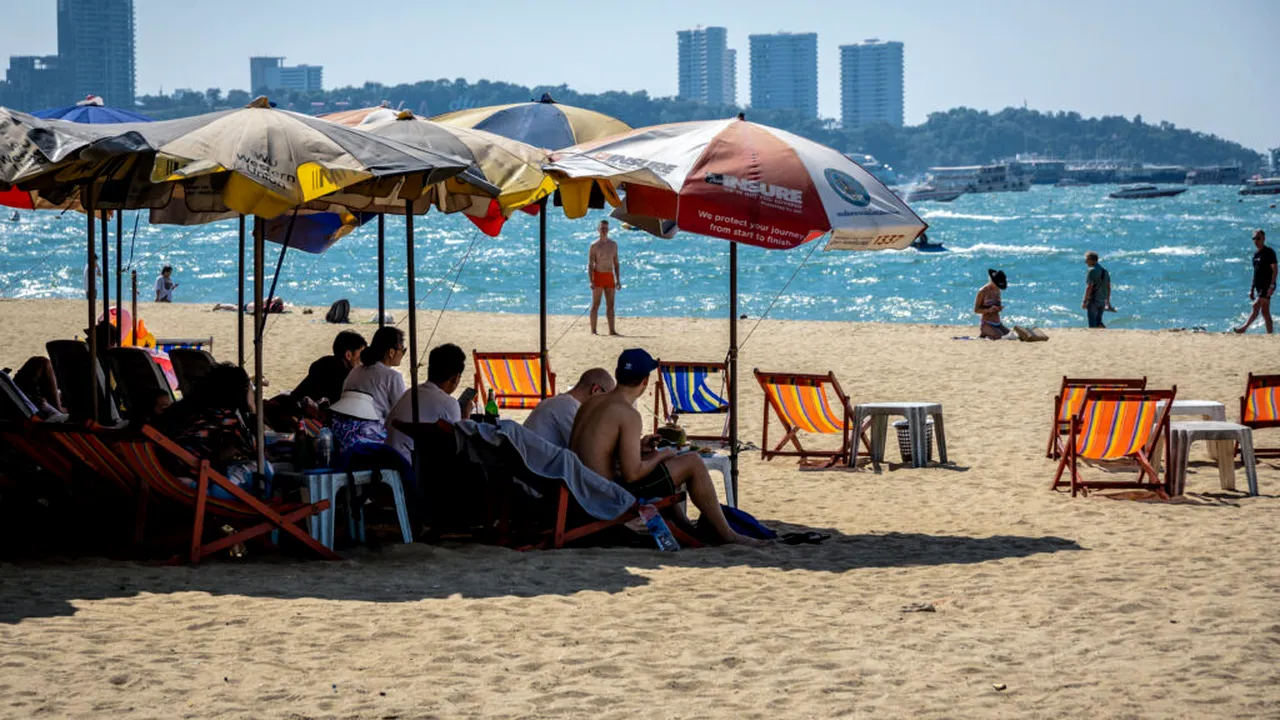 De la șezlonguri la bufetul all inclusive: regulile de bun-simț pe care turiștii le ignoră adesea