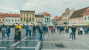 Turiştii care merg în weekend la Braşov se pot vaccina în Piaţa Sfatului. Ce seruri sunt disponibile