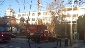 Alertă la Spitalul de Psihiatrie Slatina. Pacienţii au fost evacuaţi din cauza unui miros suspect. FOTO