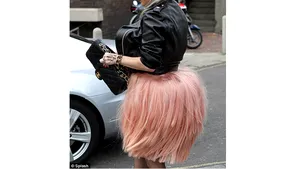 Lady Gaga are posteriorul prea mare sau rochia e de vină? - FOTO