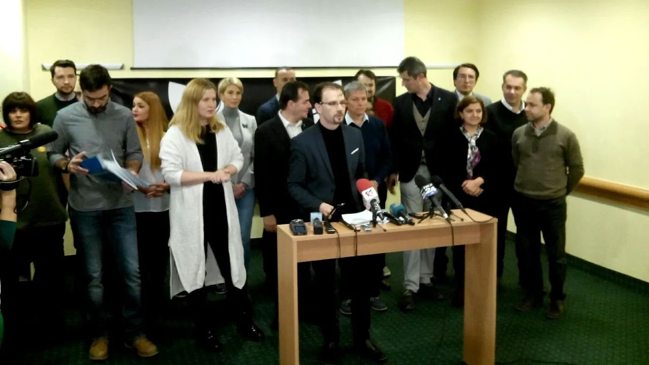 Ludovic Orban, Dan Barna şi Dacian Cioloş au fost prezenţi la conferinţa organizaţiilor civice, pentru mesaj comun împotriva PSD-ALDE