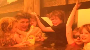 IMAGINI EMOŢIONANTE: Cum s-a salvat o familie de incendiile devastatoare din Australia - FOTO, VIDEO