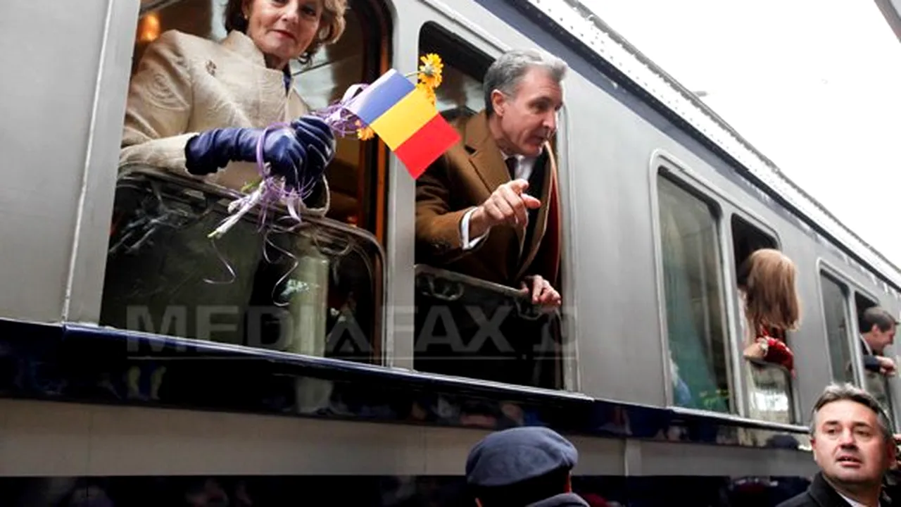 Aproape 4.000 de persoane au aşteptat sosirea trenului regal la Drobeta Turnu Severin - FOTO 