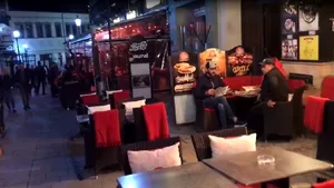 VIDEO | Ce s-a întâmplat azi-noapte în Centrul Vechi, odată cu redeschiderea teraselor. Cum au petrecut românii în ţară: ”E ca un fel de An Nou pentru noi.Revelion”