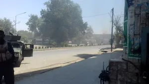 FOTO, VIDEO Sediul unui post de radiodifuziune afgan, luat cu asalt de atacatori sinucigaşi