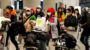 Numeroase ţări îşi îndeamnă cetăţenii să părăsească zona centralei Fukushima sau chiar Japonia