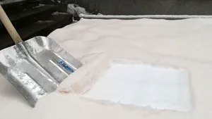 Atenţionare de la medici! Zăpada PORTOCALIE este periculoasă pentru oameni. Aceştia recomandă să se evite deplasările pe stradă 