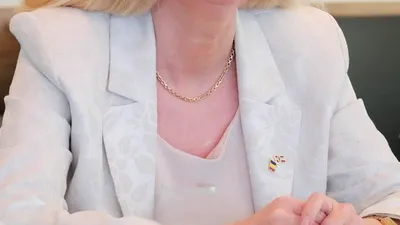 POLITIC VIDEO | Ambasadoarea Norvegiei la București: Nu citești, lupul te mănâncă!