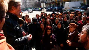 Buzău: Aproximativ 700 de cadre didactice au prostestat în faţa Inspectoratului Judeţean Şcolar - VIDEO