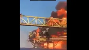 Incendiu uriaş pe o platformă petrolieră mexicană. Cel puţin două persoane au murit