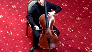Românul Andrei Ioniţă a câştigat premiul I la secţiunea Violoncel a Concursului 