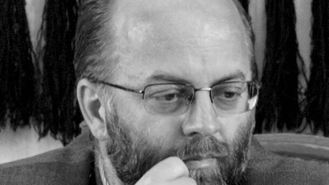 „Nimeni nu apără un slăbănog”. Istoric, reacție la declarațiile lui Băsescu