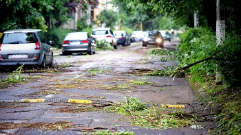 METEO ANM a emis cod portocaliu de furtuni puternice. Județele lovite de ploi torențiale și vijelii