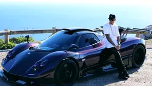 Lewis Hamilton îşi vinde limuzina Pagani Zonda personalizată. Preţul este stelar

