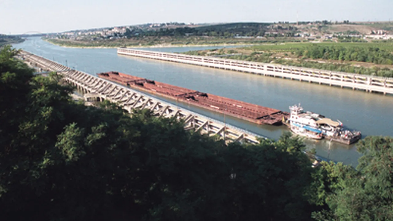 Marinarii dispăruţi vineri sunt de negăsit
