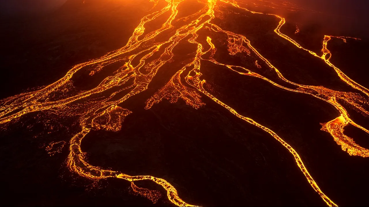 Islanda: cea mai îndelungată erupţie vulcanică din ultimii 50 de ani VIDEO
