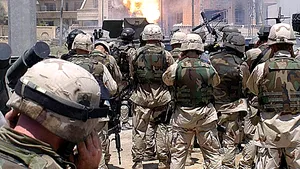 Atentat la o bază militară din Irak: Cel puţin 25 de persoane au murit