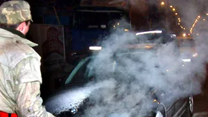 Cinci maşini au ars în curtea unui service auto din Capitală