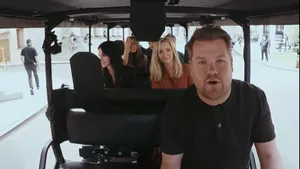 VIDEO O nouă reuniune pentru fanii serialului „Friends”. Actorii au cântat celebra melodie a sitcomului