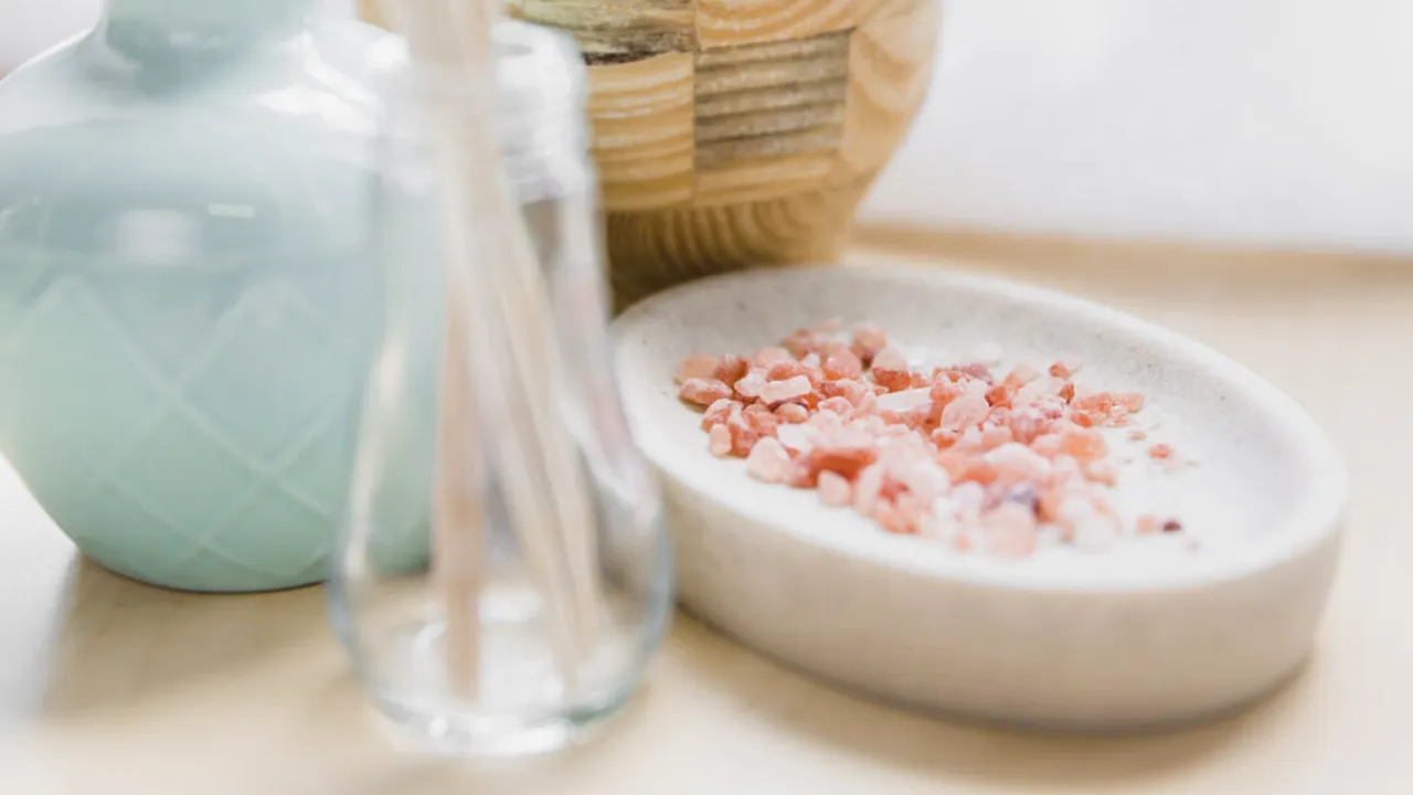 Amestecă aceste trei ingrediente: baia ta va mirosi a rufe proaspăt spălate timp de săptămâni