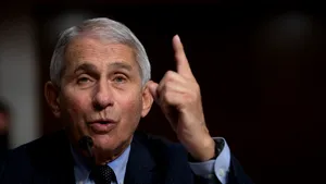 ”Impresionant.” Dr. Fauci salută anunţul Moderna care spune că vaccinul său este 95% eficient împotriva Covid-19