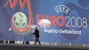 Un balon de la finala Euro-2008, achiziţionat pentru 10.000 de euro