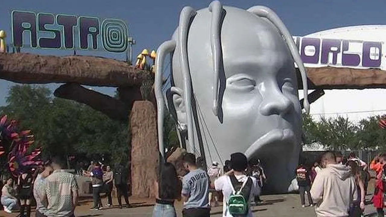 Noapte tragică într-un oraş din SUA. Cel puţin 8 oameni au murit iar 23 au fost răniţi într-o busculadă la Astroworld VIDEO