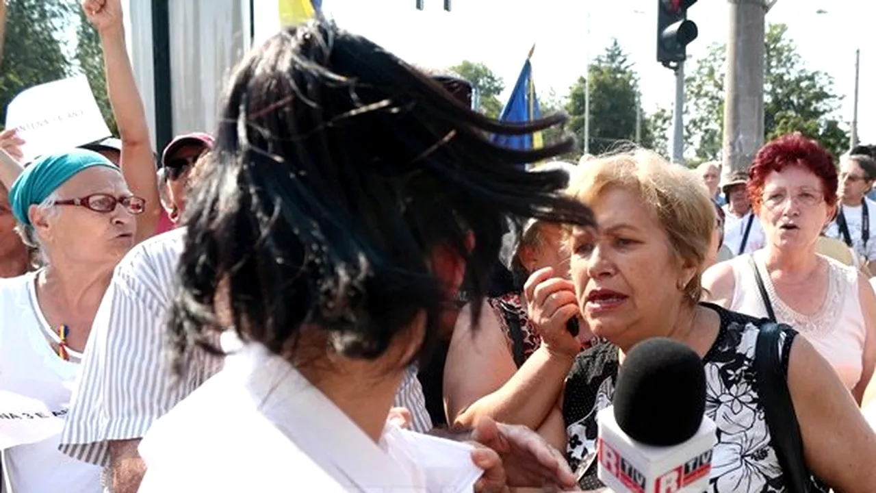 Jandarmeria, despre manifestaţia pro-Antena 3: O persoană s-a comportat violent faţă de jurnalişti. S-au luat măsuri pentru sancţionare
