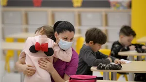 Elevii pot dărui mărţişoare