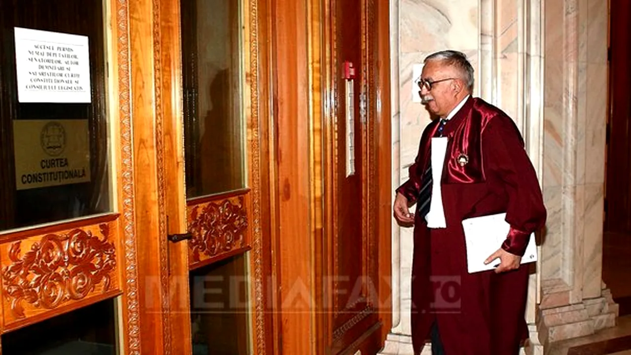 Zegrean, glumind: Va trebui să mutăm sediul Curţii Constituţionale în opt localităţi, la fiecare judecător acasă