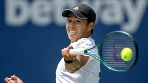 Learner Tien ajunge în prima finală ATP, după retragerea lui Medvedev, la turneul de la Beijing