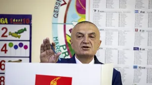 Fostul preşedinte al Albaniei, Ilir Meta, a fost reţinut de poliţie pentru fapte de corupţie